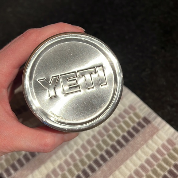 Yeti 20oz Tumbler - Picture 3 of 6